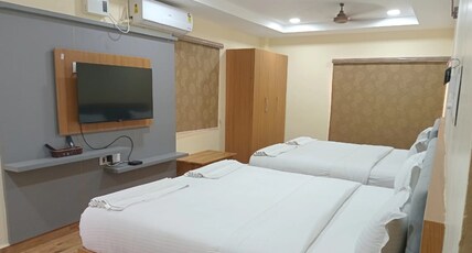 Lakshmi Narayana Grand Room Type - Four Bed AC Room