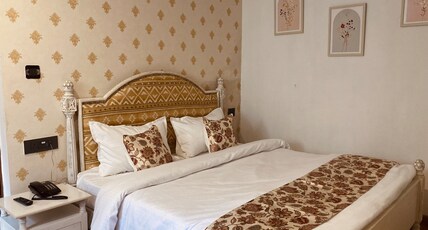 Naina Lodge Room Type - Naina Lodge (Yellow Room - 1st Floor)
