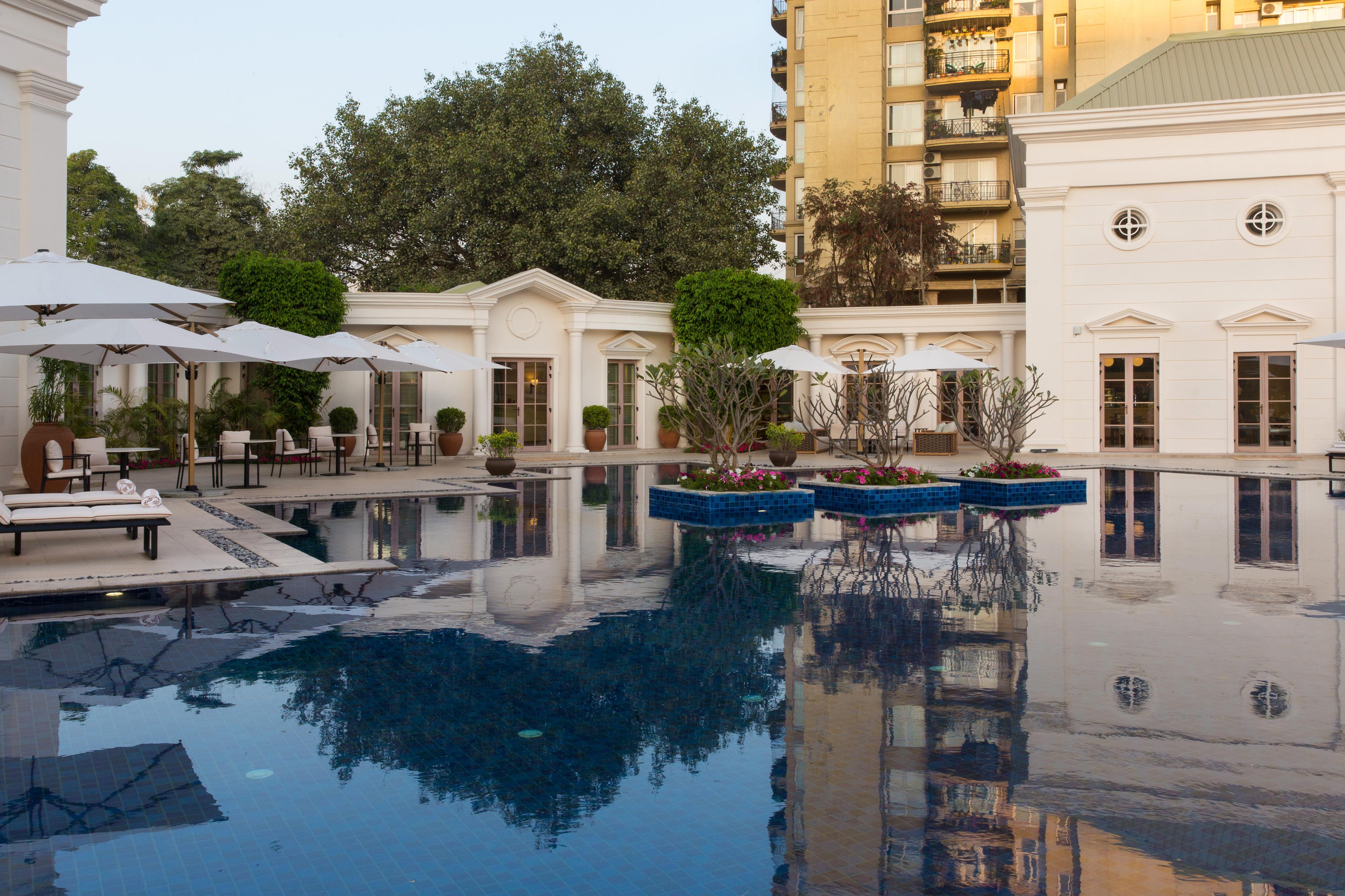 DLF CLUB 4 - Tap to explore photos