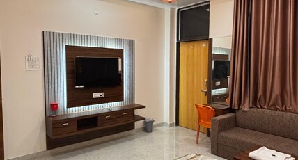 Shri Hari sarnam Room Type - Triple Bed
