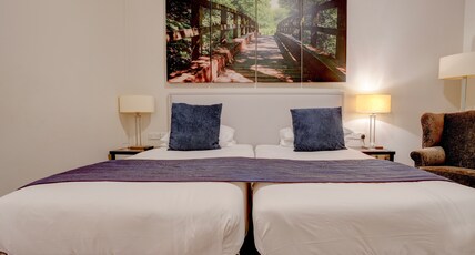 Sunday Box Hill Burford Bridge Hotel Room Type - Classic Twin Room
