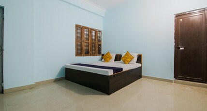 Hotel Sudama palace & Restaurant Room Type - Deluxe Non-Ac Room
