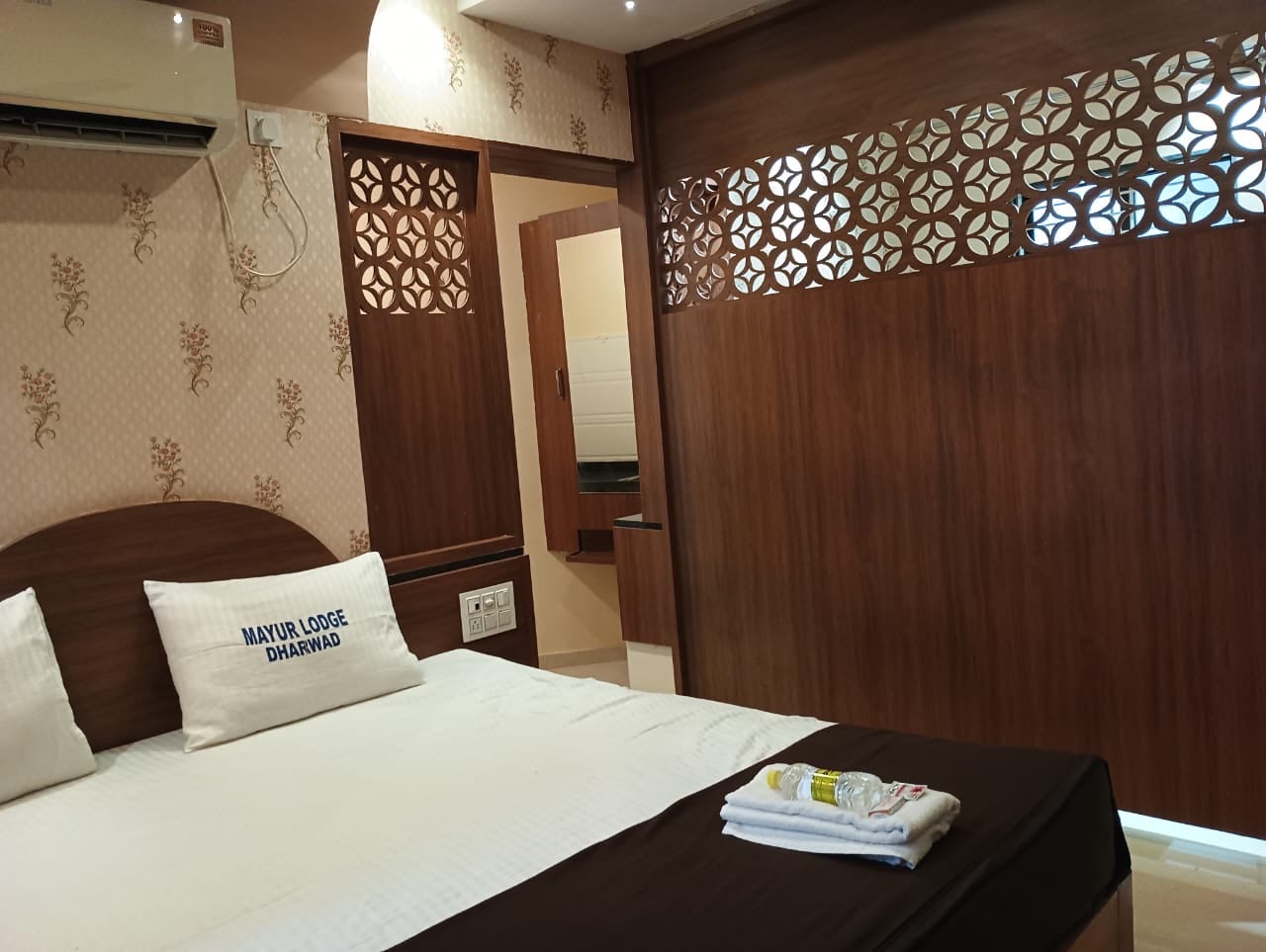 Hotel Mayur Lodge - Tap to explore photos