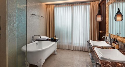 HOTEL DE L OPERA HANOI Room Type - Executive Suite, 1 King Size Bed, Opera House View, Balcony HOTEL DE L OPERA HANOI Room Type - Executive Suite, 1 King Size Bed, Opera House View, Balcony