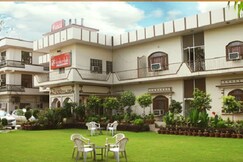 Hotel Inderlok (Pure Veg Hotel)