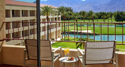 DoubleTree by Hilton Hotel Golf Resort Palm Springs Room Type - 2 QUEENS POOL MOUNTAIN VW