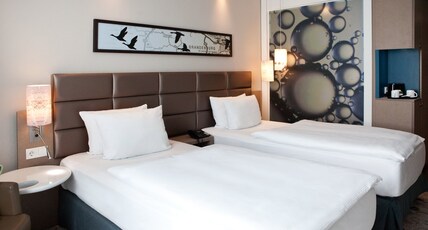 Holiday Inn BERLIN - CITY EAST SIDE Room Type - 2 Single Standard Courtyard View Holiday Inn BERLIN - CITY EAST SIDE Room Type - 2 Single Standard Courtyard View
