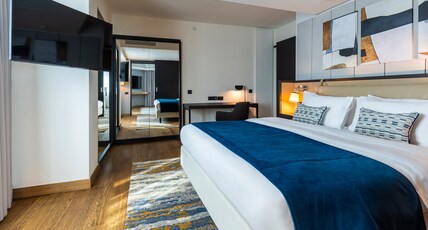 Crowne Plaza BELGRADE Room Type - 1 King 2 Twin Belgrade City View Suite