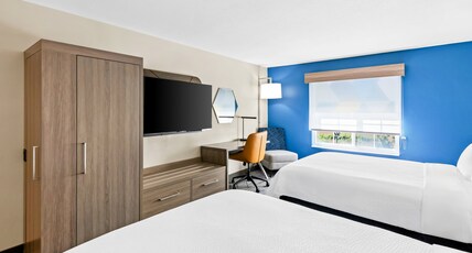 Holiday Inn Express Hotel & Suites Council Bluffs - Conv Ctr Room Type - 2 Queen Standard
