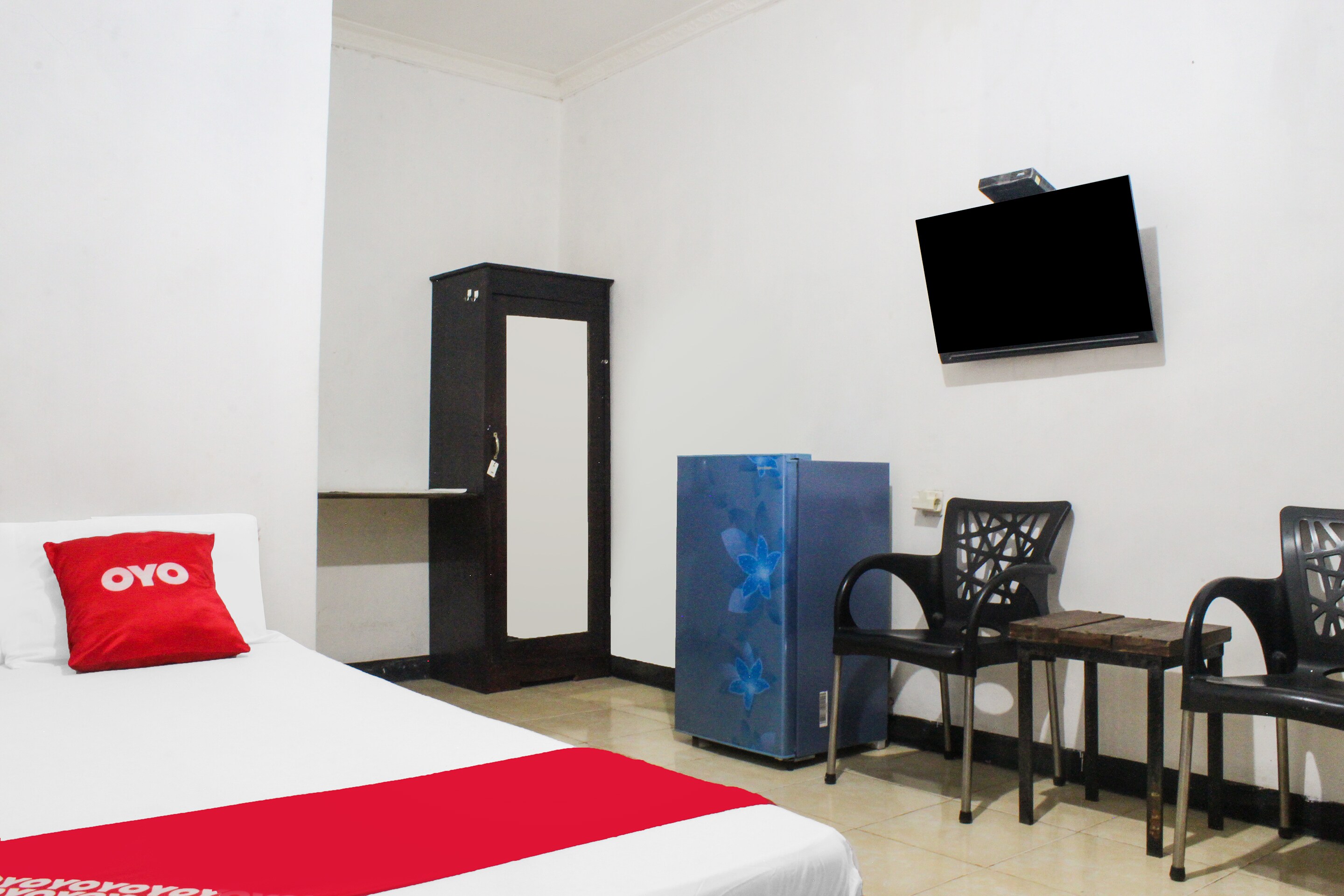 Hotel O We Bro Kost - Tap to explore photos