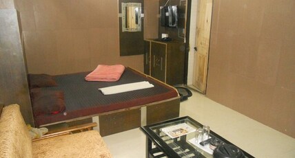 Subhash Guest House Room Type - delux room ac