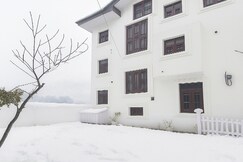 Mountain Vista Inn | 5 Mins Walk to Dal Lake | Hot & Cold AC