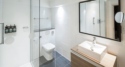 Crowne Plaza Solihull Room Type - 1 Queen Bed Premium Lounge Access