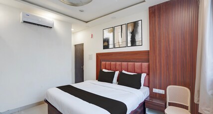 SPOT ON Hotel Royal Stay Metro View Room Type - Classic