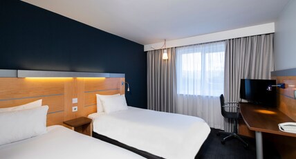 Holiday Inn Express HAMILTON Room Type - 2 Single Standard Accessible with Free Hot Breakfast
