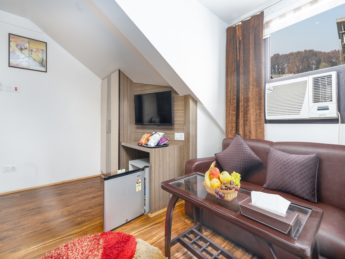 Moonstone De Luxury - Tap to explore photos