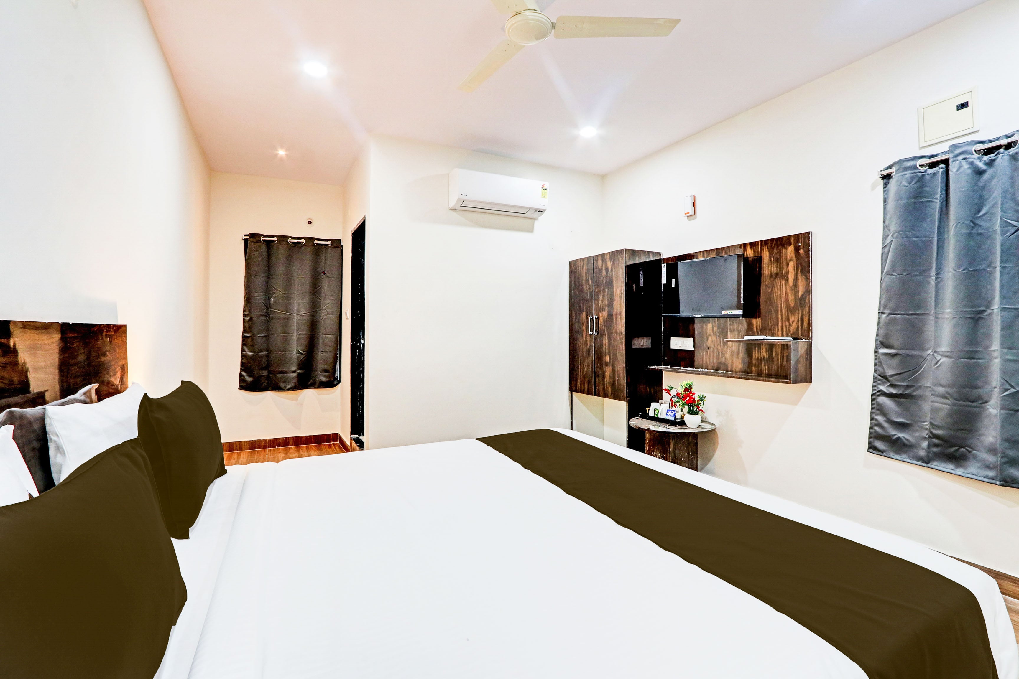 Hotel O RB @ KOMPALLY - Tap to explore photos
