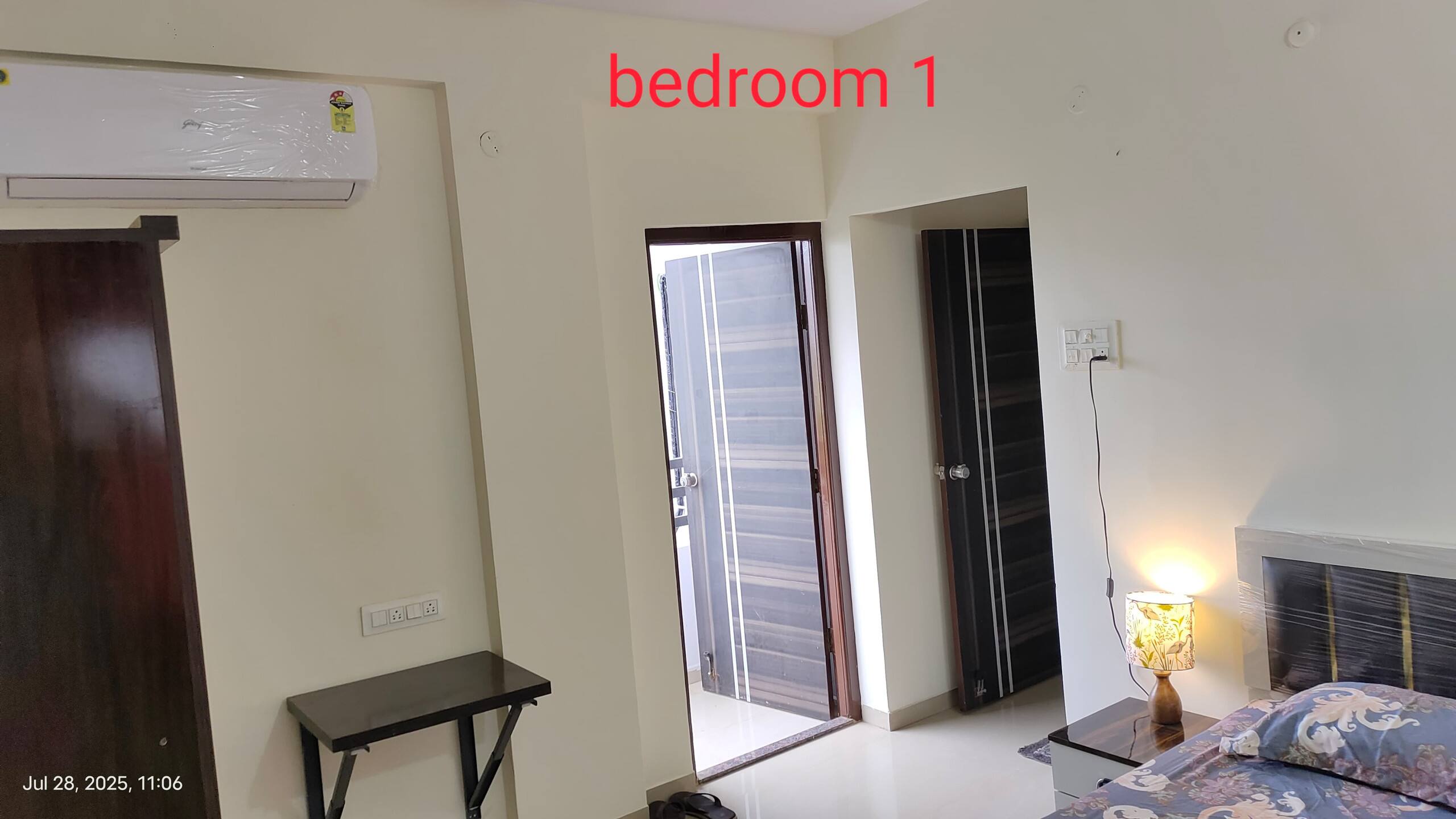 Sunshine 301 2 Bhk 3AC Wifi Kitchen Parking - Tap to explore photos