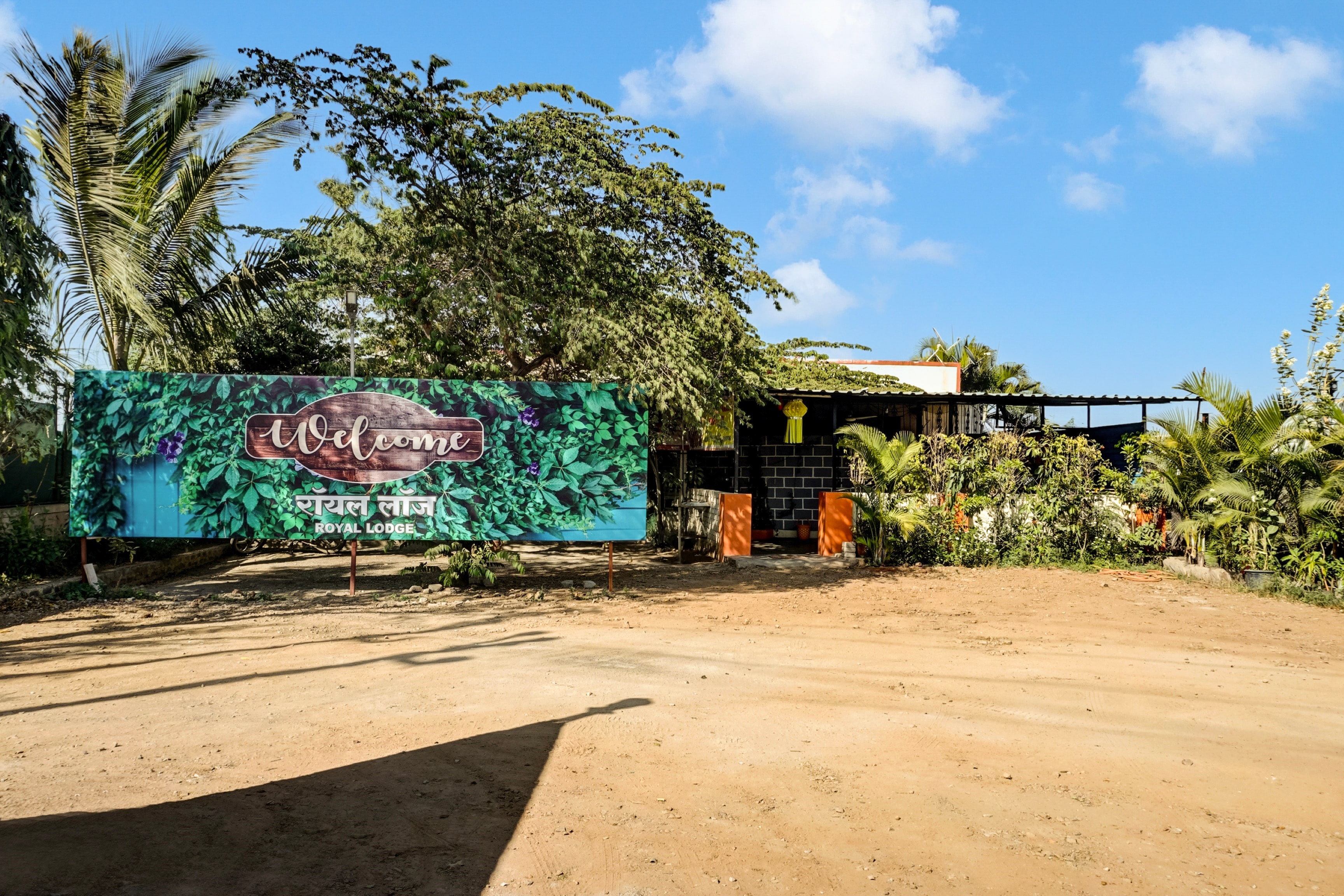 OYO Hotel  823561 O Royal Lodge - Tap to explore photos