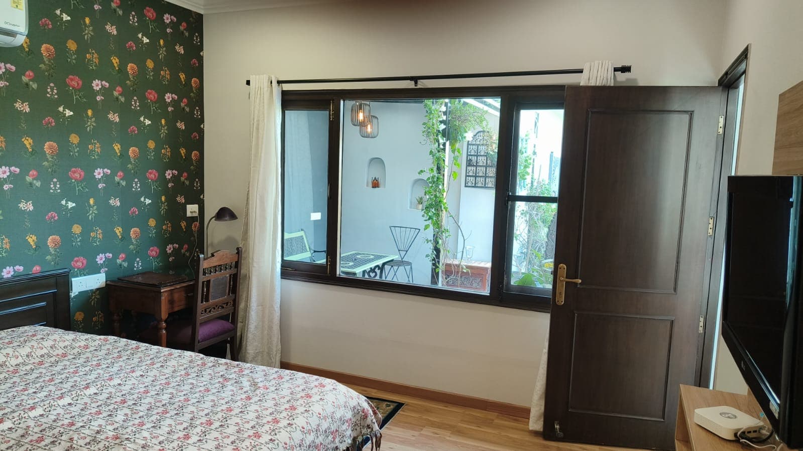 Vandana's Bed and Breakfast | Rooms & Wi-Fi - Tap to explore photos