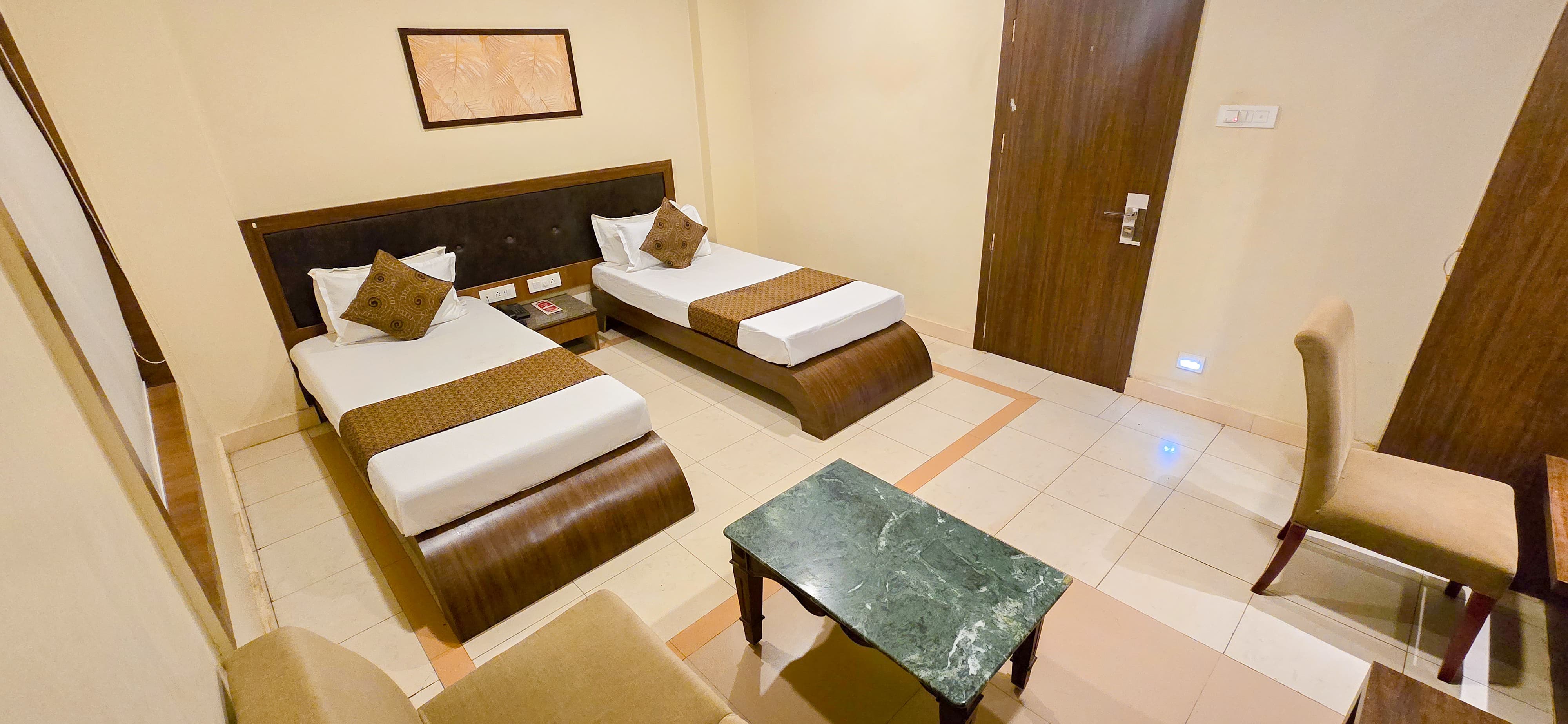 Hotel Nova Viva - Tap to explore photos