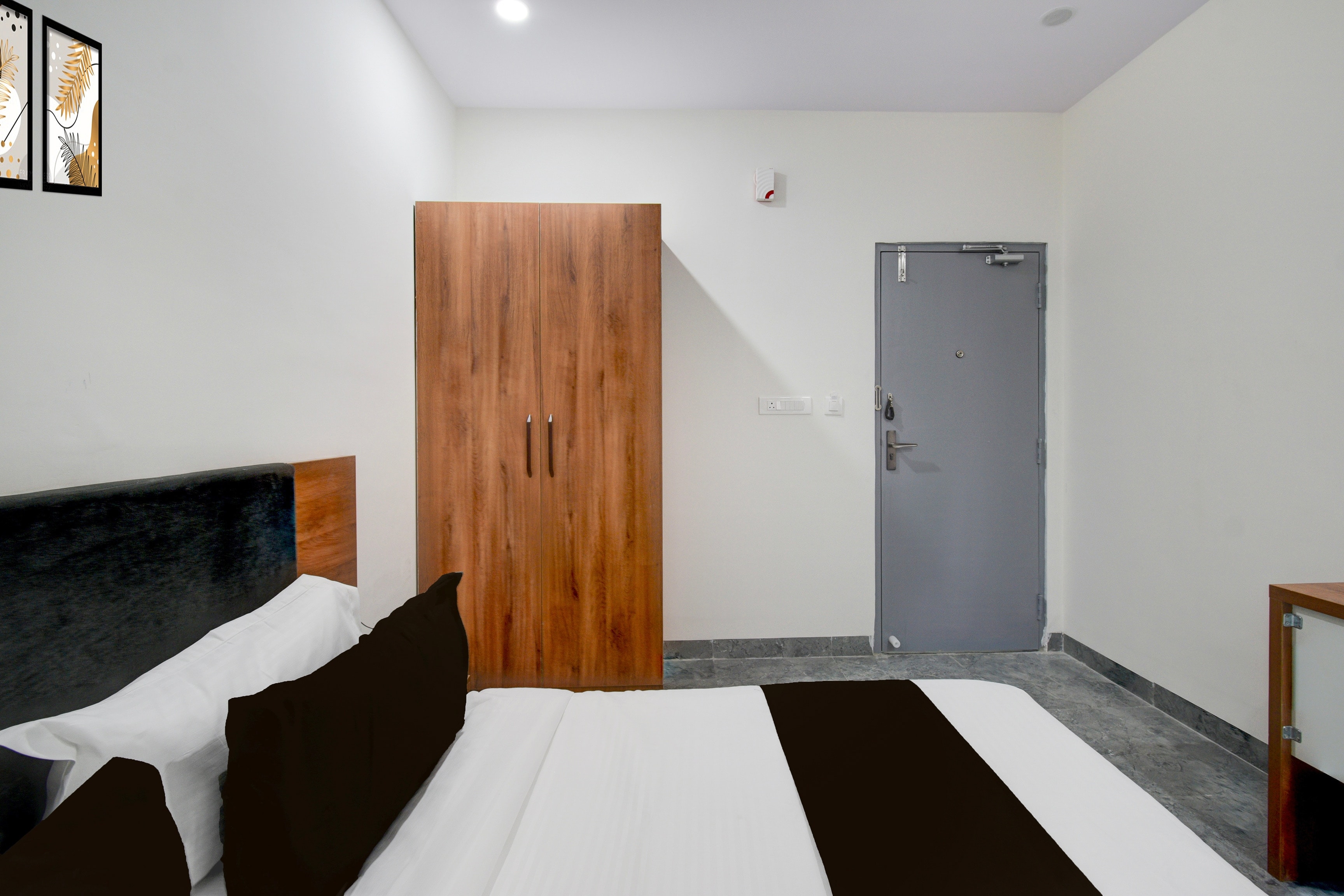 Hotel OYO Nagar Metro Station - Tap to explore photos