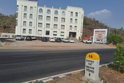 KING'SWAY HOTEL & RESORT