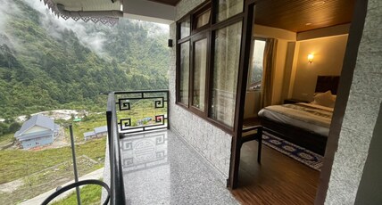 Hotel Pelri Lachung Room Type - Excutive Mountain View Rooms
