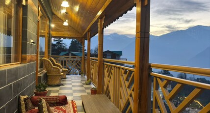 Cafe Saffron & Cottages Manali Room Type - Premium Wooden Suite