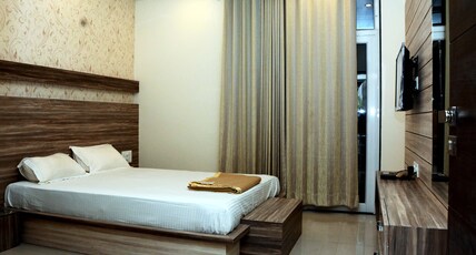 HOTEL SHRINATH Room Type - Deluxe room