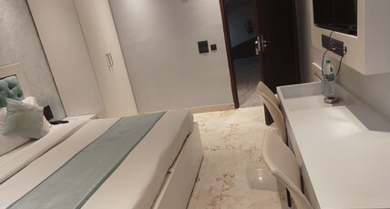 Hotel VS Residency Medanta Room Type - Deluxe Room