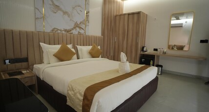 Hotel Rudra Regency Room Type - Royal Semi Suite