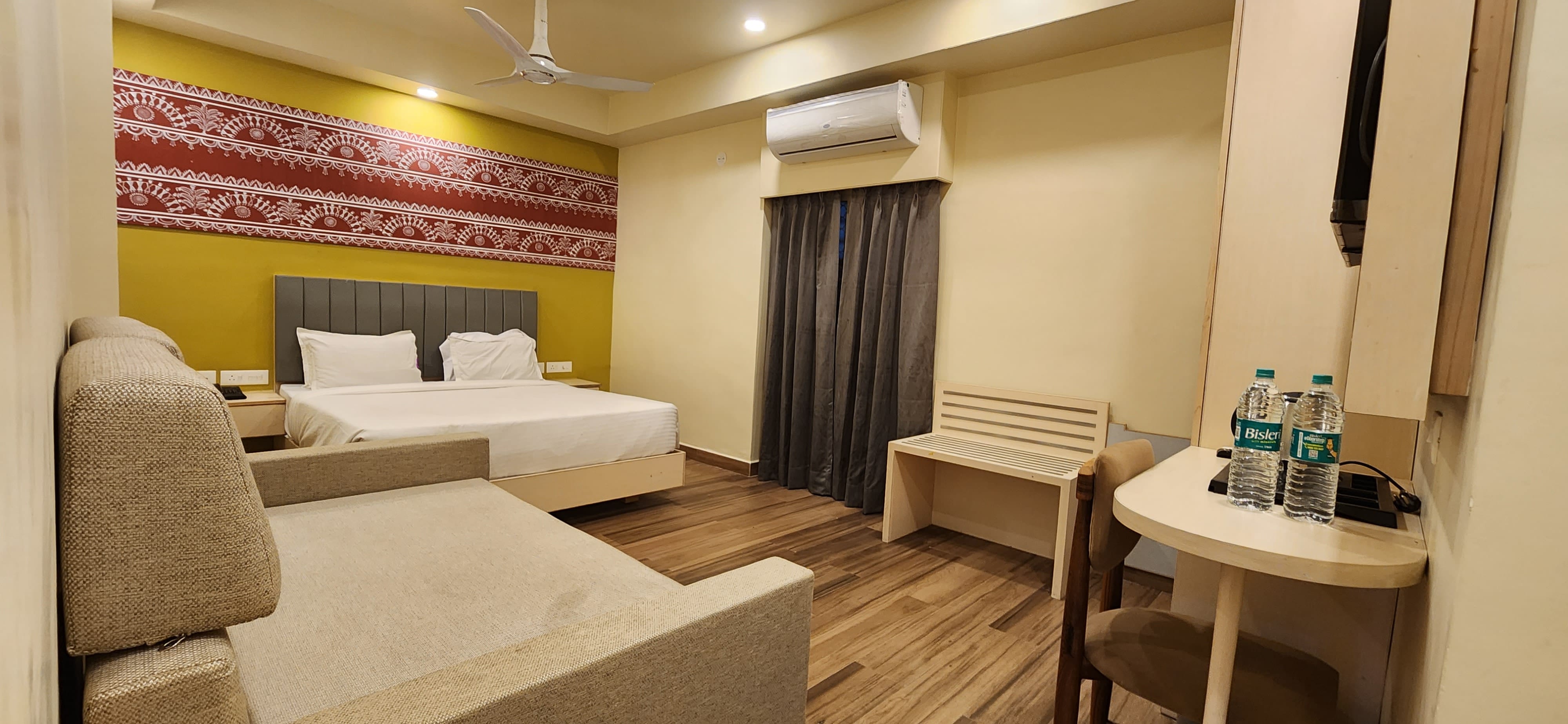 Shamuka Hotel (1 minute walk from Beach) - Tap to explore photos