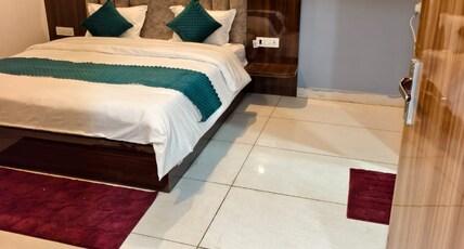 Dev Hotel & Restaurant Room Type - Deluxe Room