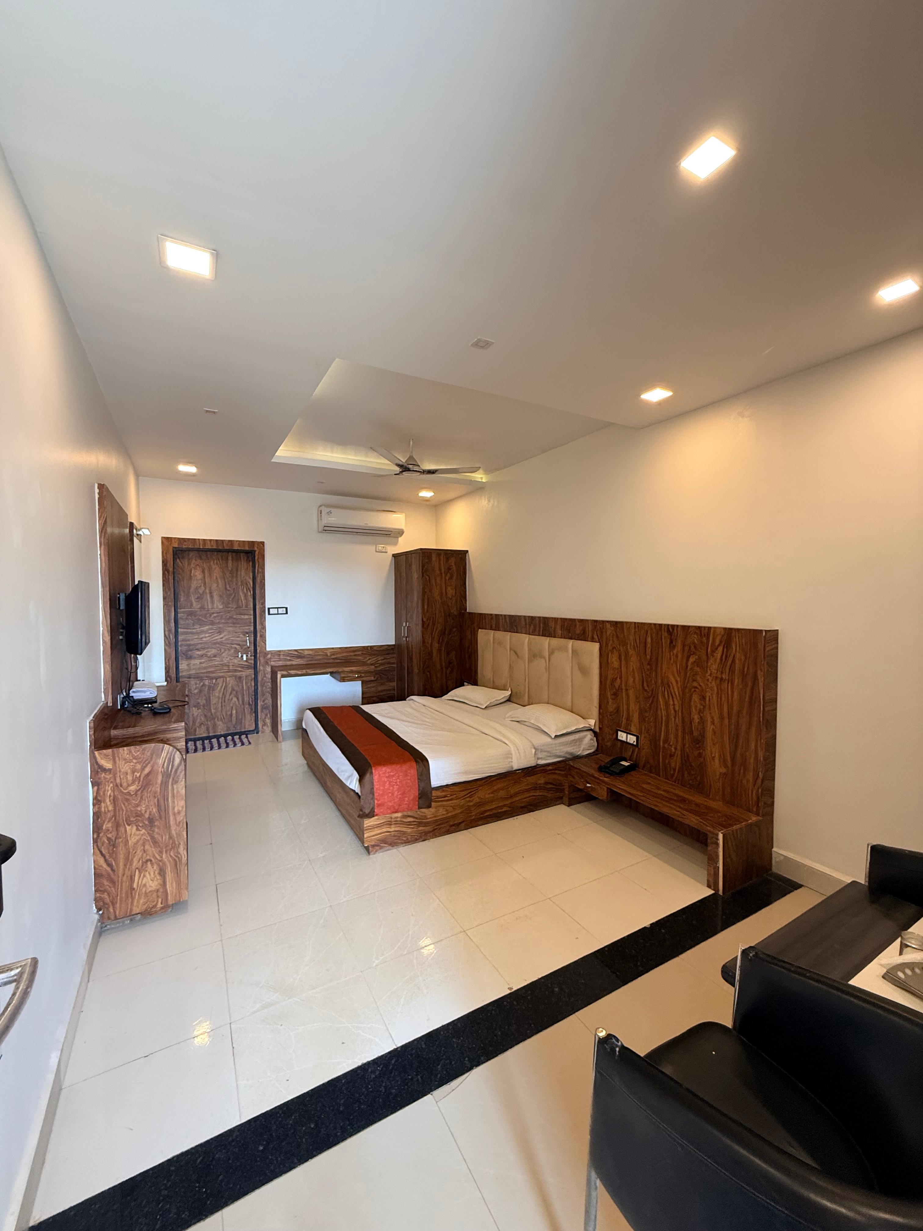Hotel Sonchiraiya - Tap to explore photos