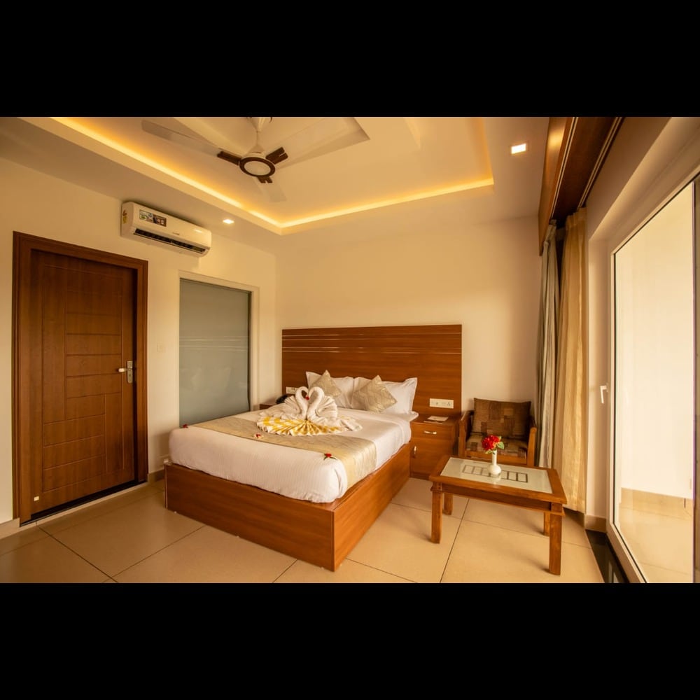 The Lake View Resort Munnar - Tap to explore photos