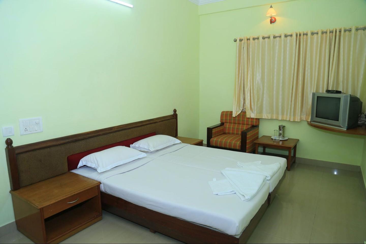 Hotel Pranav International - Tap to explore photos