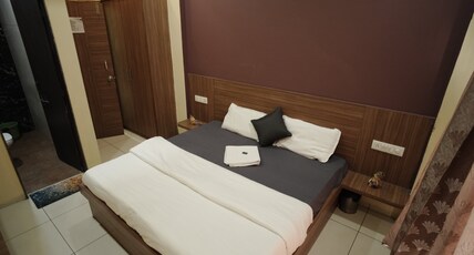Hotel Mokshita indore Room Type - Deluxe Room