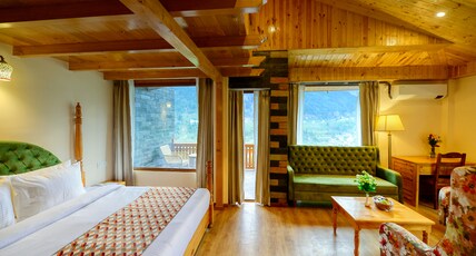 Clarks Inn Suites Manali Room Type - Family room with Private Attic and Kitchenette