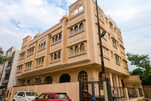 Hotel The Taj Vista Agra ..walking distance to Tajmahal..