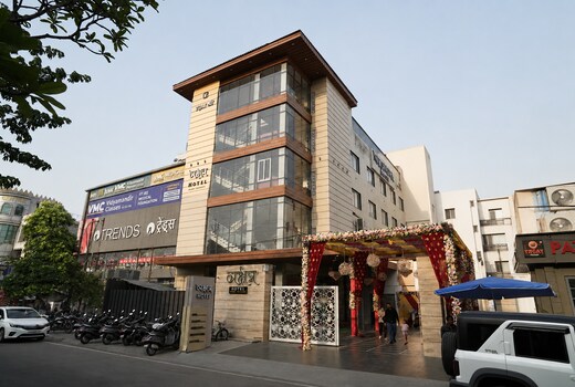 Nakshatra Hotel, Lucknow