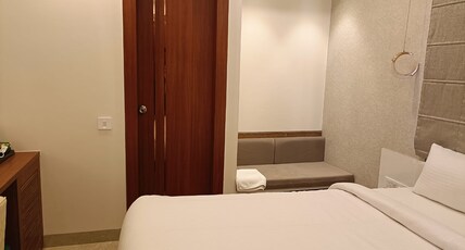 SUJATA HOTEL Room Type - DELUXE ROOM