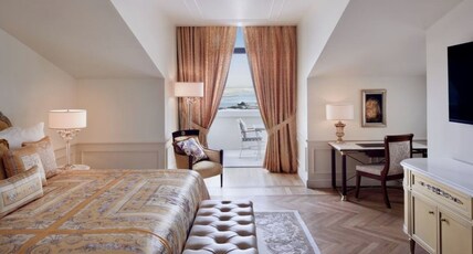 Palazzo Versace Dubai Room Type - Superior Room Creek View.