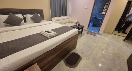 HOTEL PLAZA Room Type - SUPER DELUX