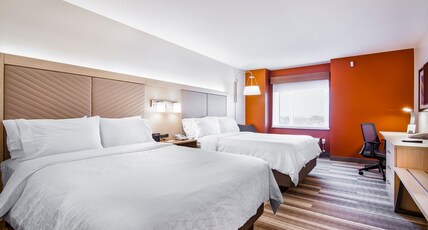Holiday Inn Express & Suites Langley Room Type - 2 Queen Standard Top Floor