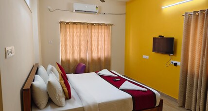 Honey Bee Hotels Iyappanthangal Room Type - Deluxe Premium AC