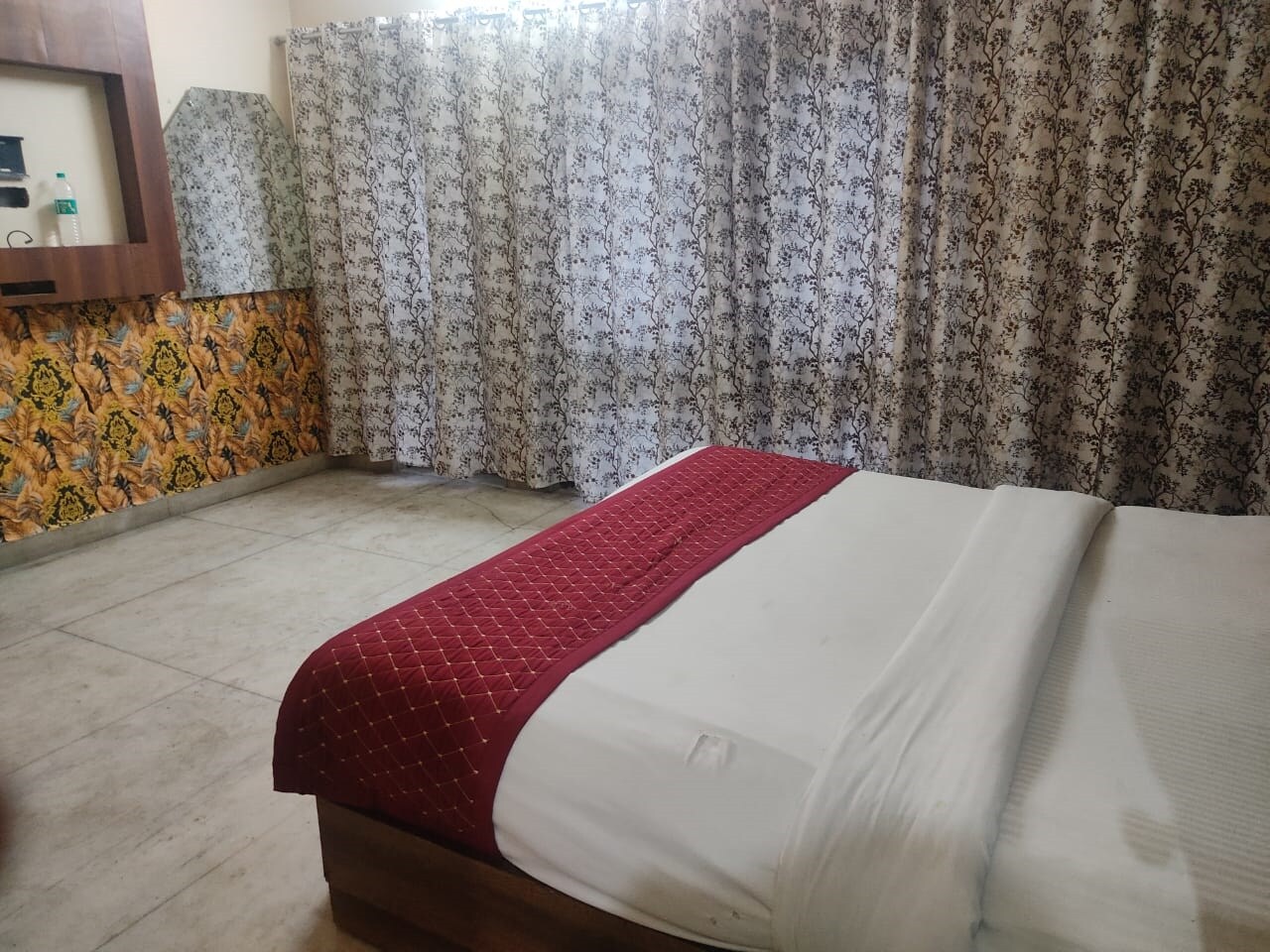 Sai Residency Janakpuri - Tap to explore photos