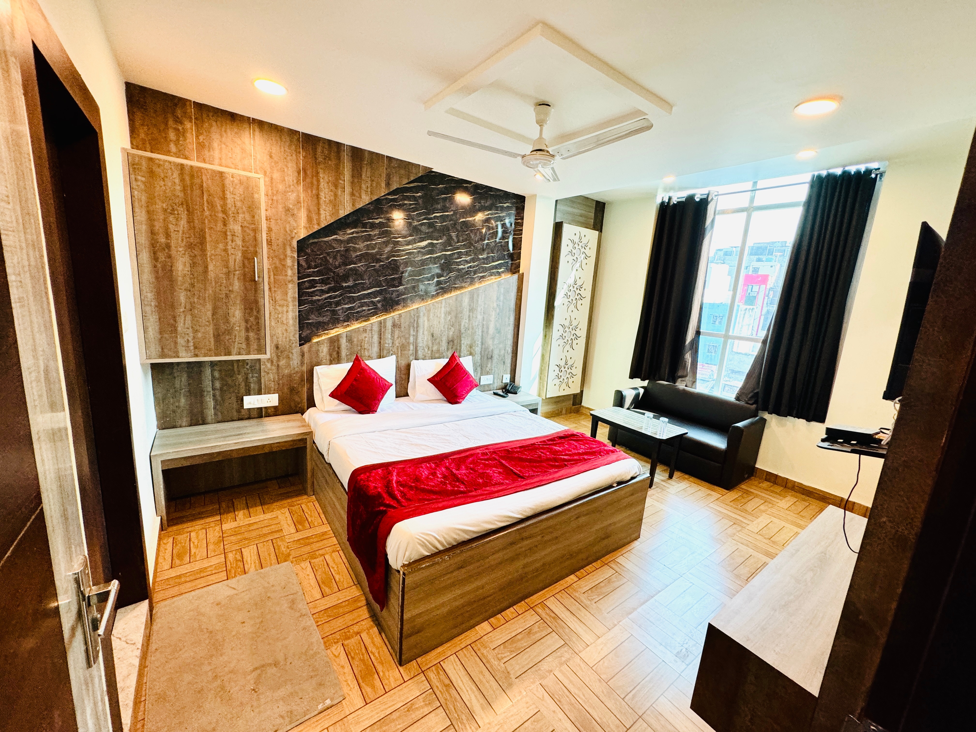 Hotel Majestic Lucknow - Tap to explore photos
