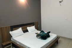 SPOT ON Pankhudi Hotel And Bar