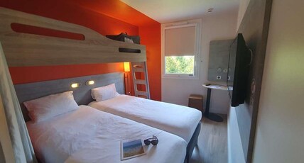 Ibis Budget Coutances Room Type - TRIPLE-room with two single beds and a retractable bed